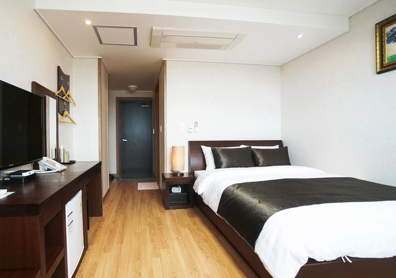 Iris Hotel Seogwipo Exteriör bild