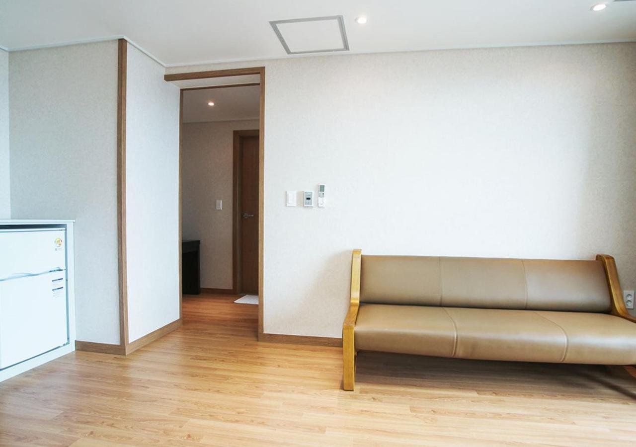 Iris Hotel Seogwipo Exteriör bild