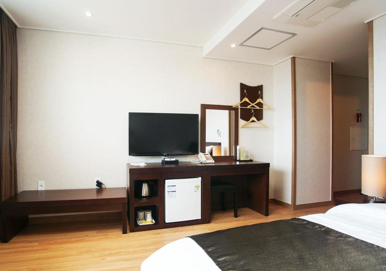 Iris Hotel Seogwipo Exteriör bild