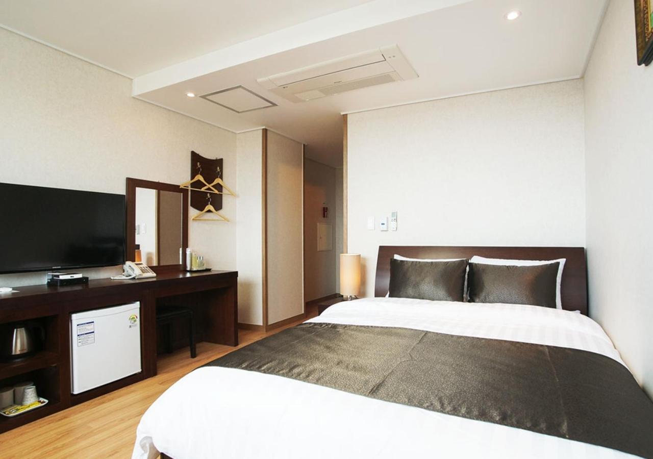 Iris Hotel Seogwipo Exteriör bild